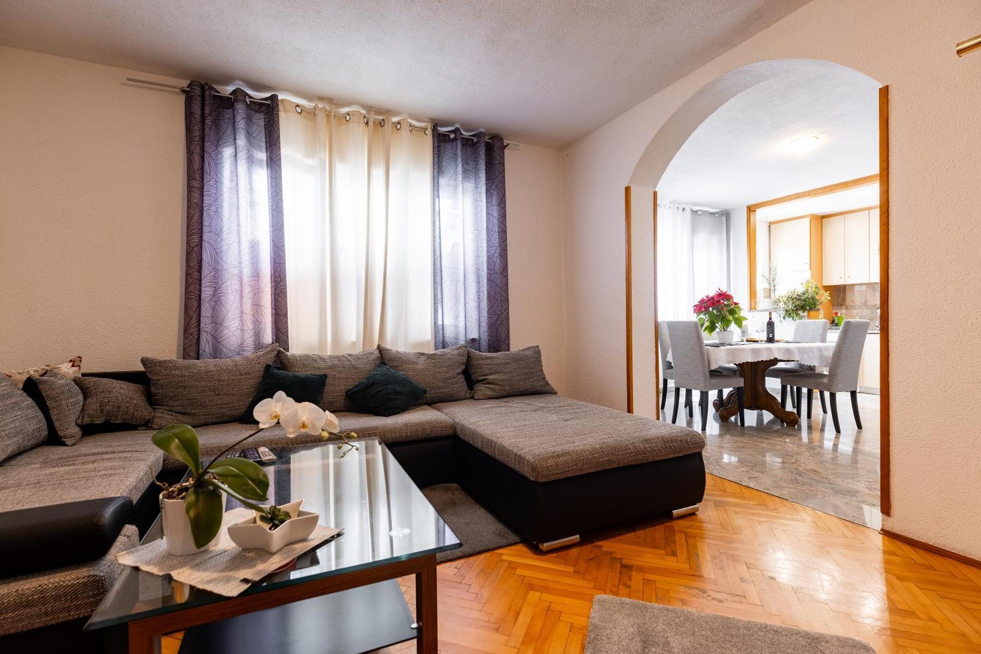 Apartman Nora オミシュ エクステリア 写真
