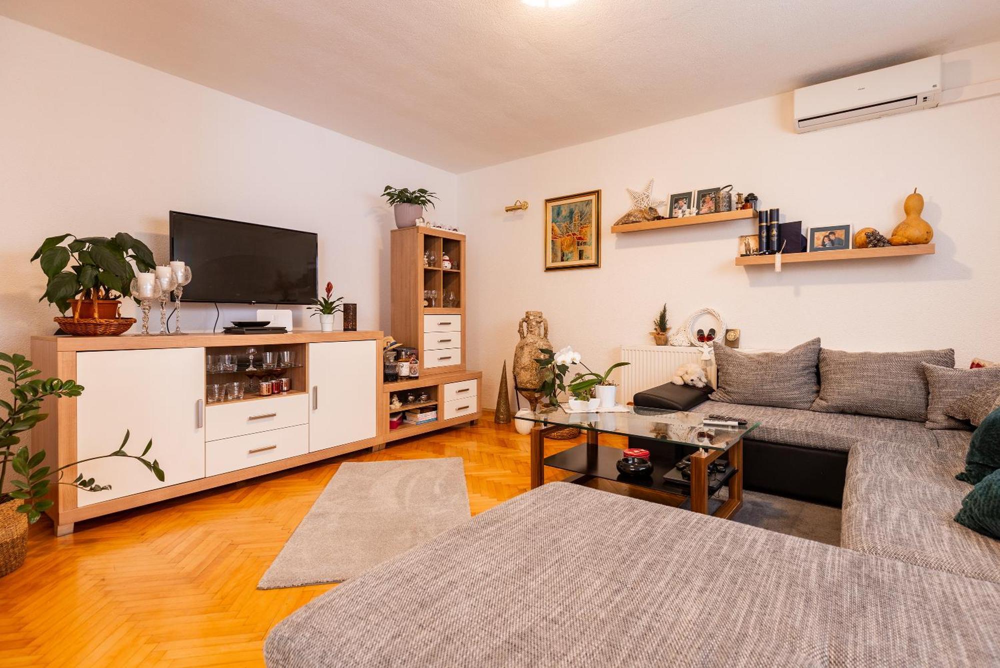 Apartman Nora オミシュ エクステリア 写真
